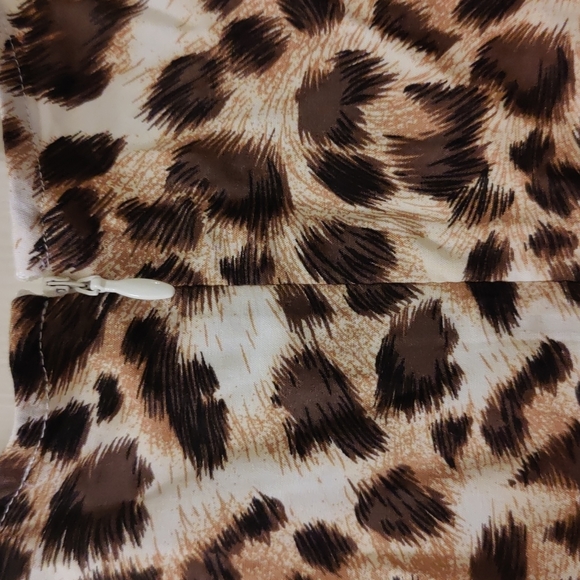 Guess leopard print sleeveless romper - v-neck - NWT - Size Small - Picture 3 of 6